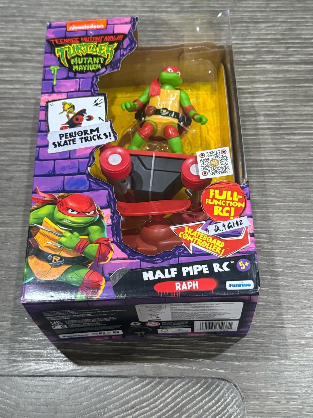 NWT Teenage Mutant Ninja Turtles Raph Half Pipe RC Skateboard Toy